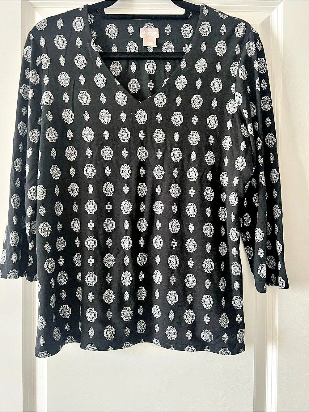 chico's Long Sleeve Tee in Black & White